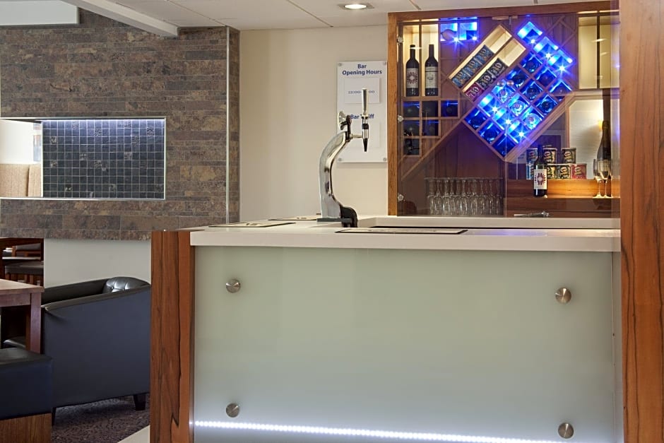 Holiday Inn Express London Gatwick Crawley By IHG