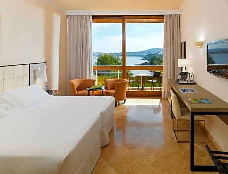 Double or Twin Room with Sea View