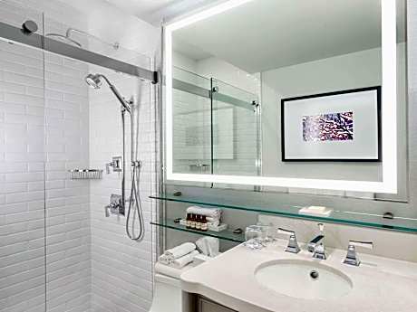 Deluxe Luxury Room - One King Bed