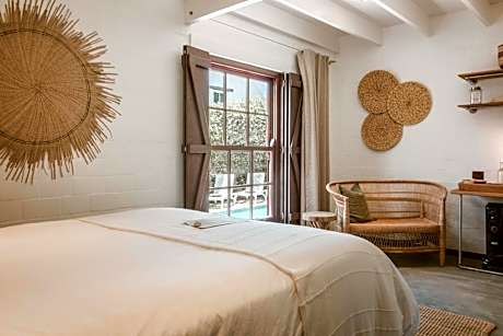 Queen Room with Pool View