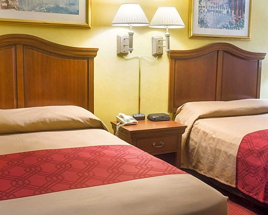 Photo 1 of 4 of 2 Double Beds, Nonsmoking