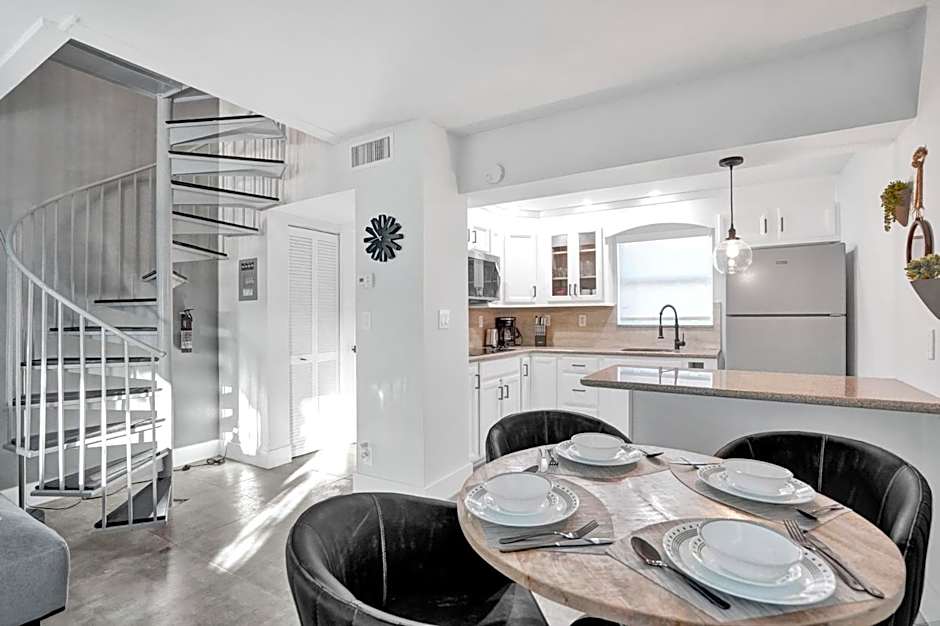 Bright Beachside Getaway