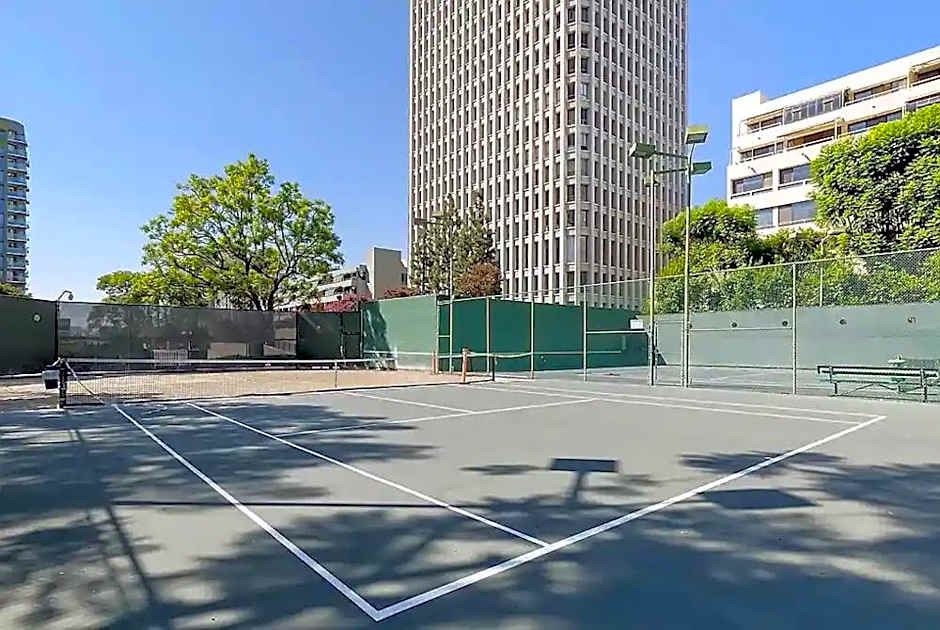 Modern Luxury 2 Bed with Panoramic City Views in Downtown LA