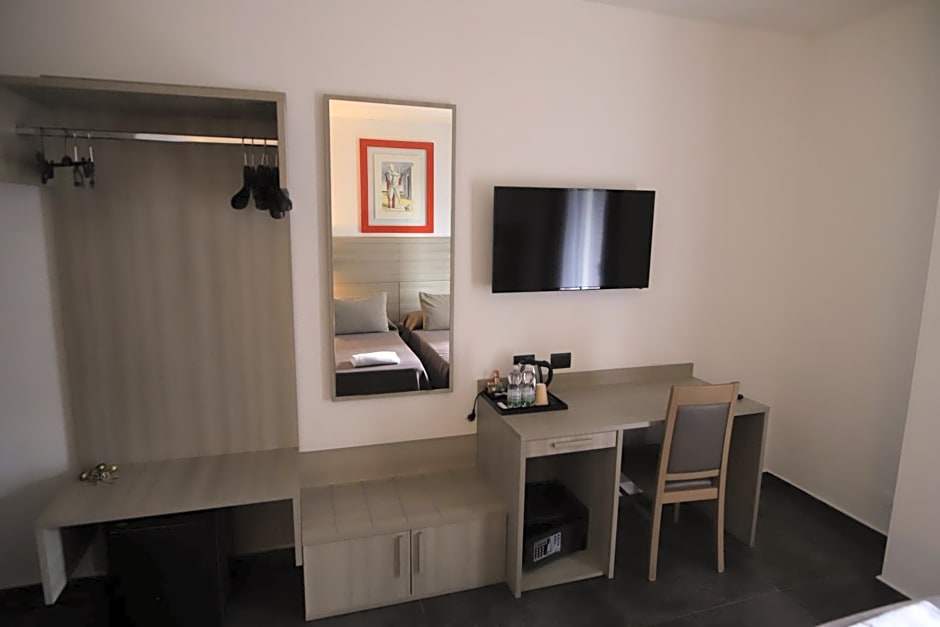 Tiby Hotel