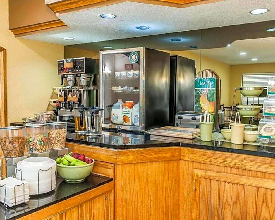 Quality Inn & Suites Shelbyville I-74