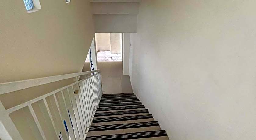 Urbanview Indria Inn Solo by RedDoorz