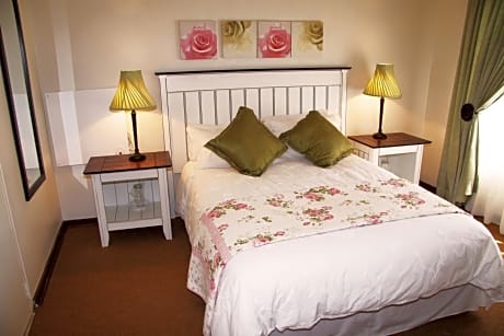 One-Bedroom Suite with Garden View - 294 Van Riebeeck Street