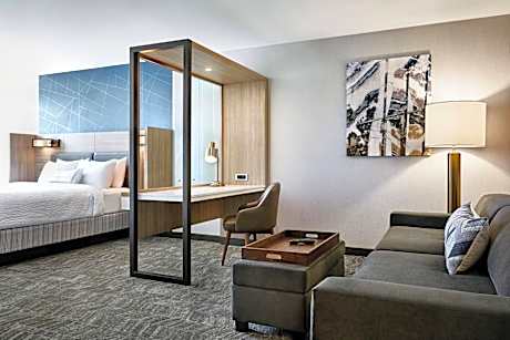 Suite with Two Queen Beds, Sofa Bed and Trundle Bed - Hearing Accessible