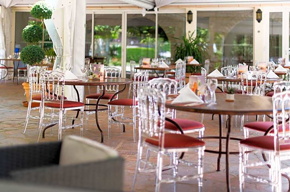 Logis Hôtels - Hôtel Restaurant Domaine Les Falaises