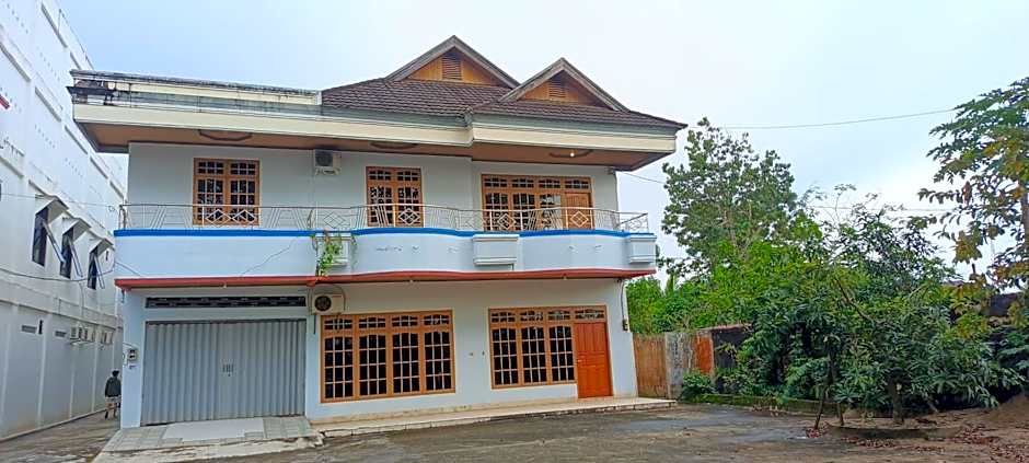 Hotel O Wisma Deli Syariah Near RSUD Nene Mallomo Sidenreng Rappang