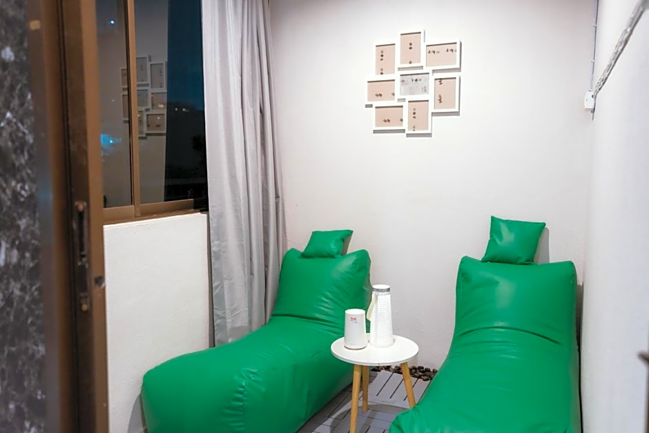 420 Hostel - Ekkamai Buds & Beds