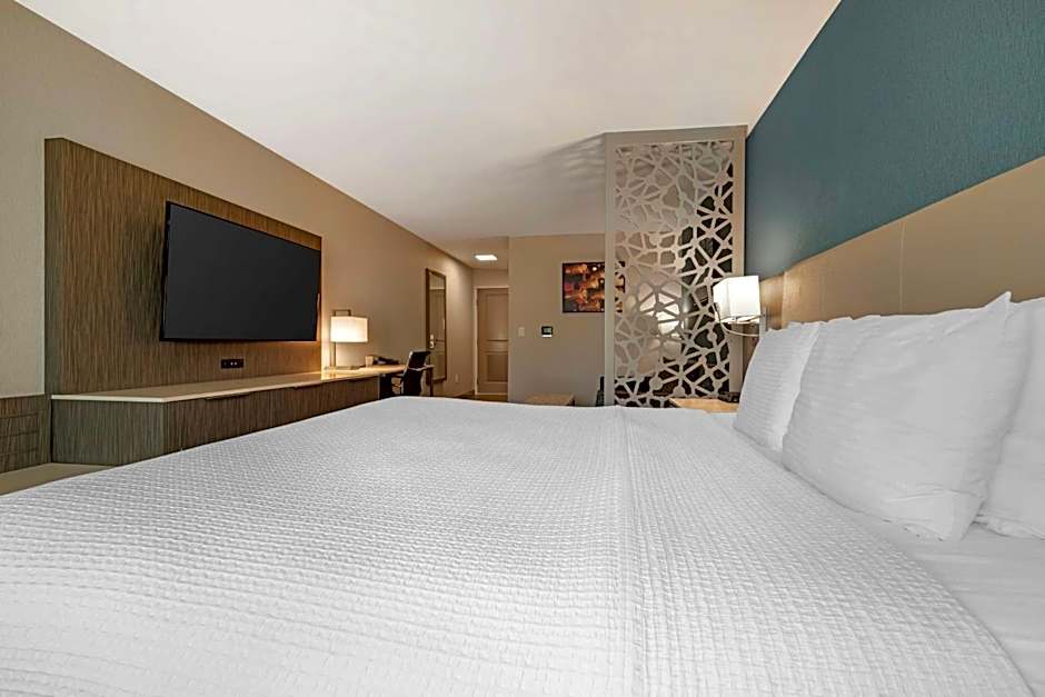 Best Western Plus Temecula Wine Country Hotel & Suites