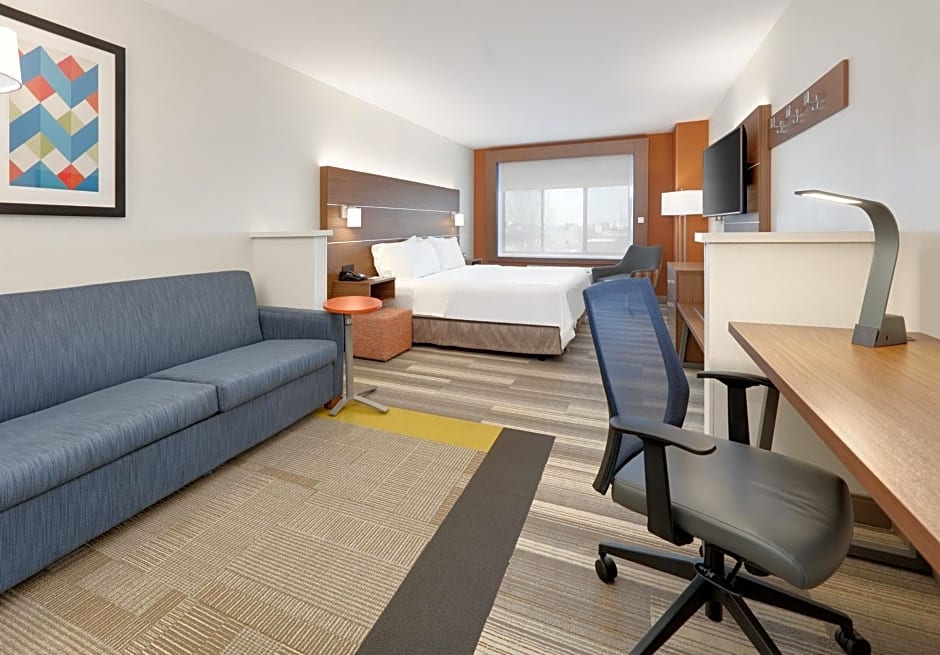 Holiday Inn Express & Suites Mitchell, an IHG Hotel