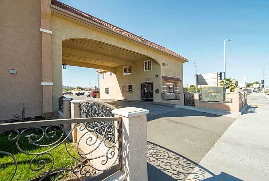Industry Inn & Suites