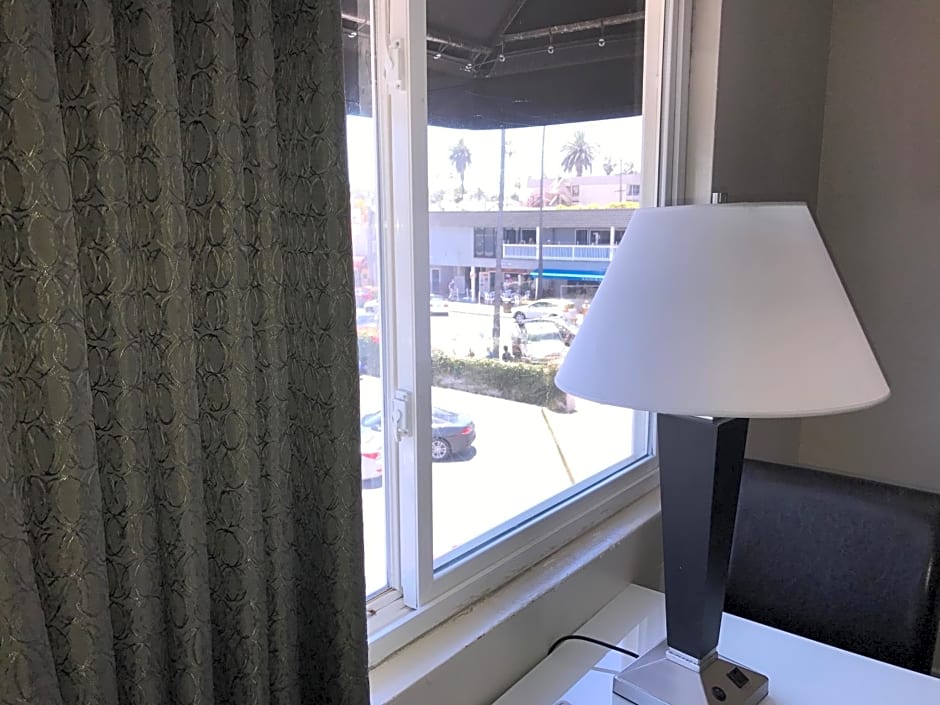 Ocean Beach Hotel