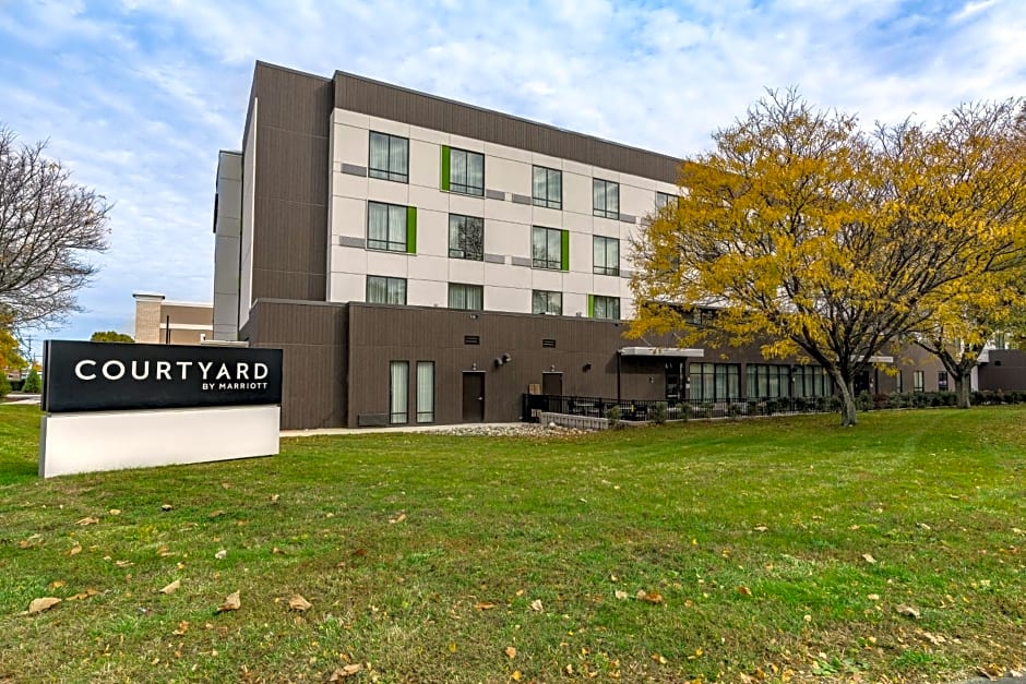 Courtyard by Marriott West Springfield