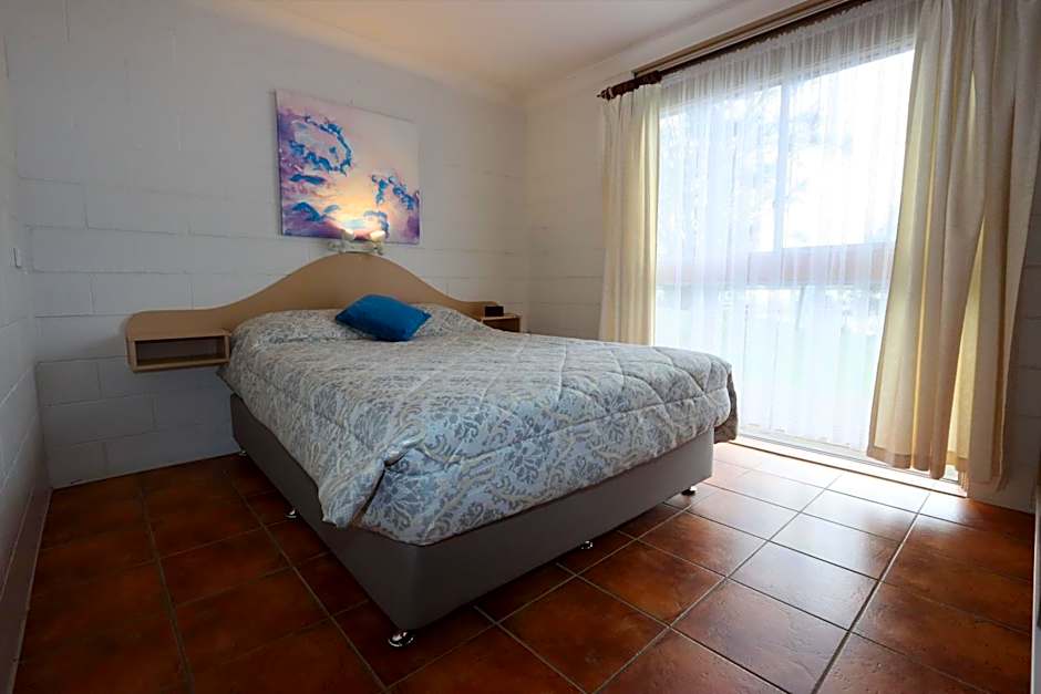 Lake Edge Apartments