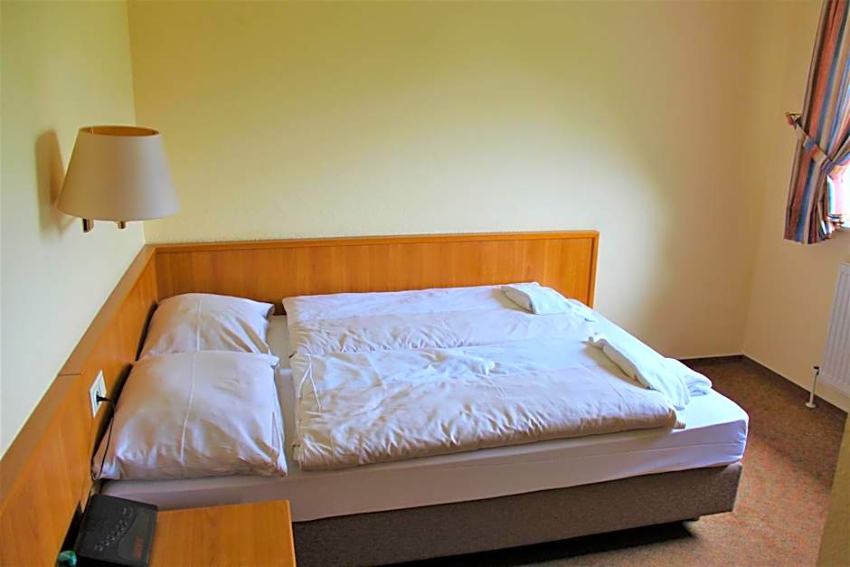 Hotel Alsterquelle 24h Check-in, Free Parking and WiFi