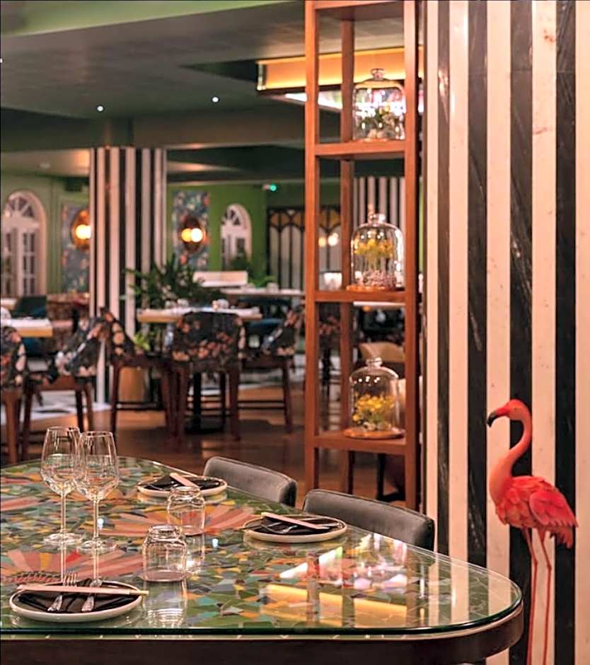 The Avenue Center Hotel