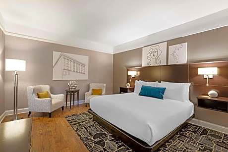 King Room with Walk-In Shower - Mobility Access