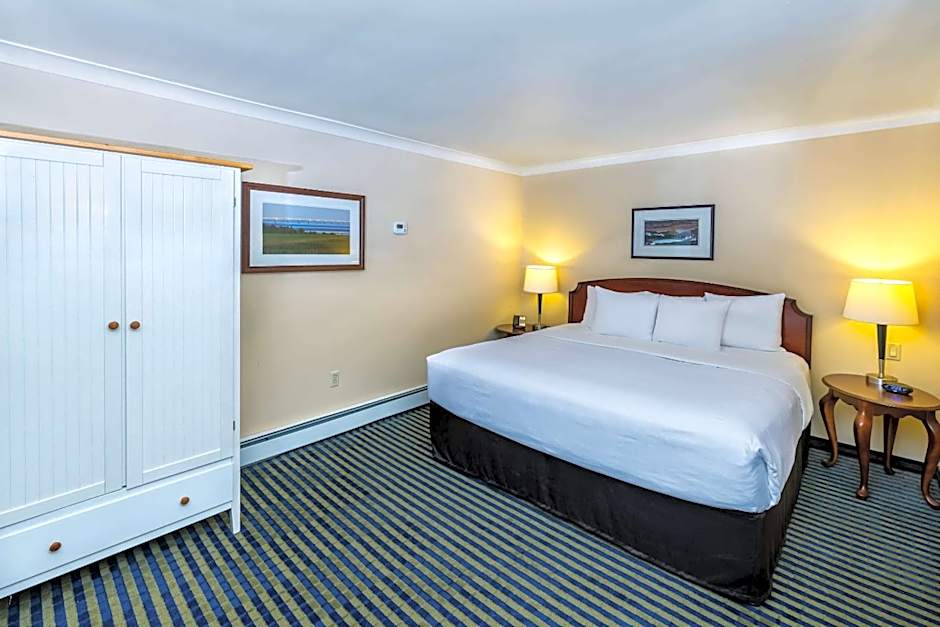 Quality Inn & Suites Garden Of The Gulf