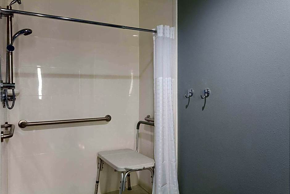 La Quinta Inn & Suites by Wyndham Ft. Myers Sanibel Gateway