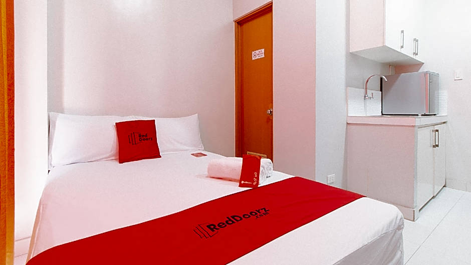 RedDoorz near NAIA Terminal 1