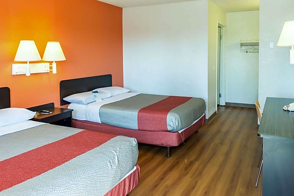 Motel 6-Bakersfield, CA - East
