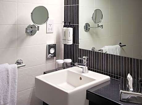 Standard Upgraded King Room - High Floor