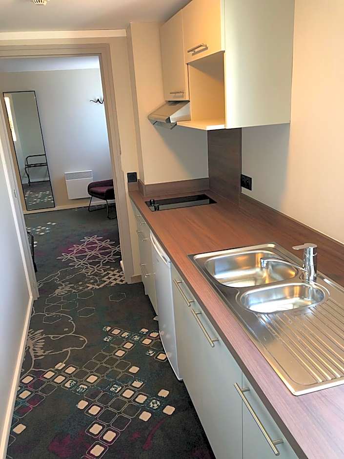 Brit Hotel Caen Nord - Mémorial