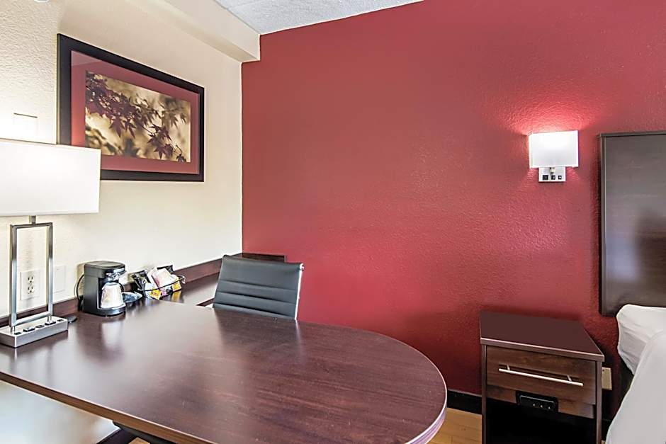 Red Roof Inn Hampton Coliseum & Convention Center – Hampton, VA