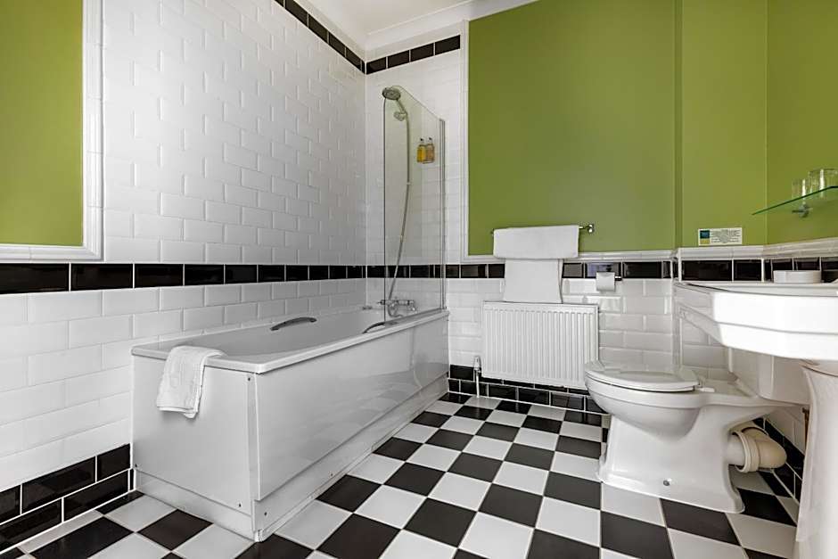 Woodland Manor Hotel