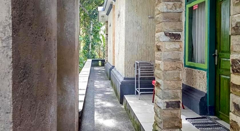 DATON HOUSE near Bali Zoo Ubud Mitra RedDoorz
