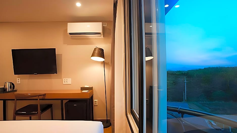 Two-Y-Hotel