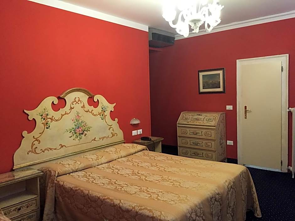 Photo 1 of 6 of Triple Room