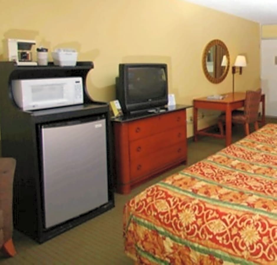 Days Inn by Wyndham Myrtle Beach-Beach Front