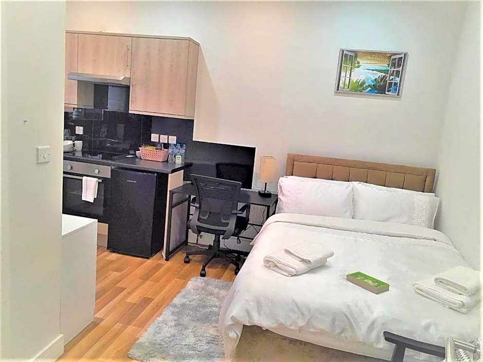 MIA Residence - Entire Studio apartment - City View - London - Next to Ealing Broadway Station