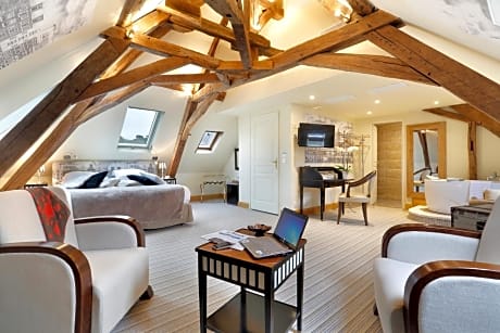 Double Room Signature