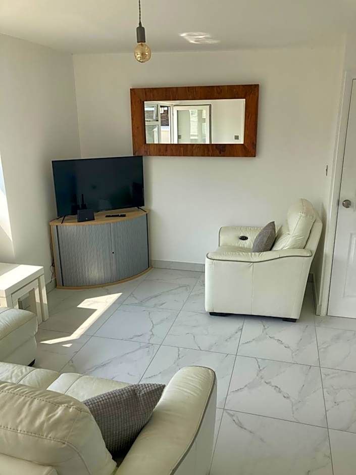 2 bed chalet Greatstone, New Romney sands holiday village 2mins from beach