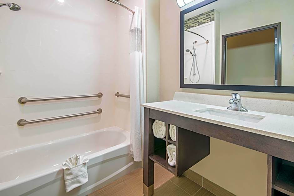 La Quinta Inn & Suites by Wyndham Weatherford OK