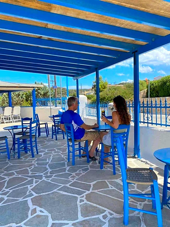 Blue Dolphin Studios and Apartment