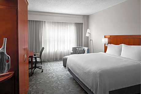 King Room with Mobility and Hearing Accessible Roll-In Shower