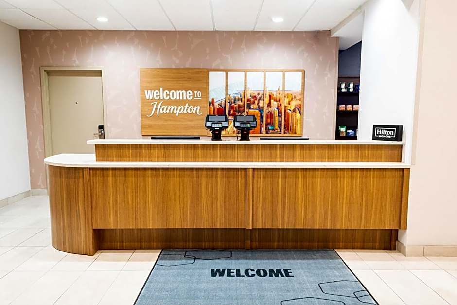 Hampton Inn & Suites Addison