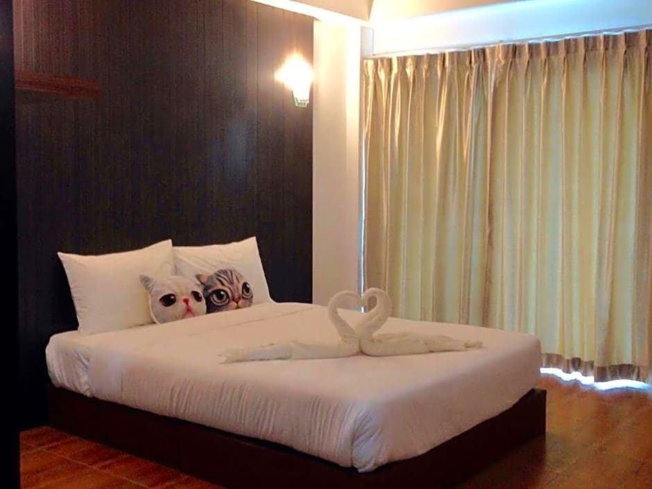 The Pride Hotel At Laemsing