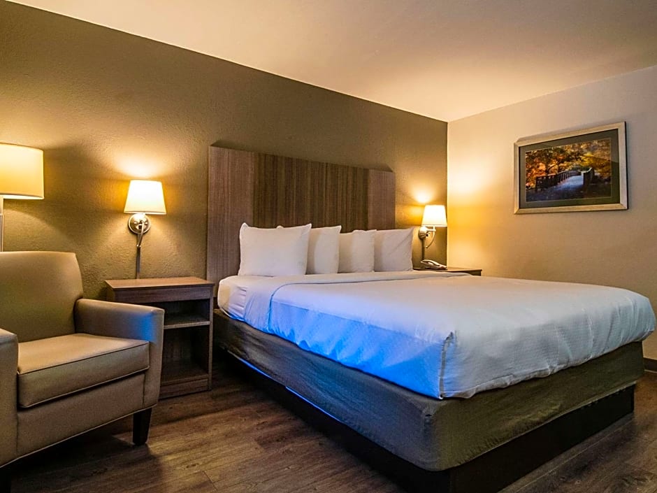 Econo Lodge Cherokee Near River Park