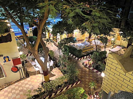 Elphardous Hotel