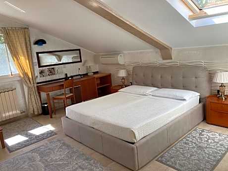 One-Bedroom Apartment with Balcony and Garden View