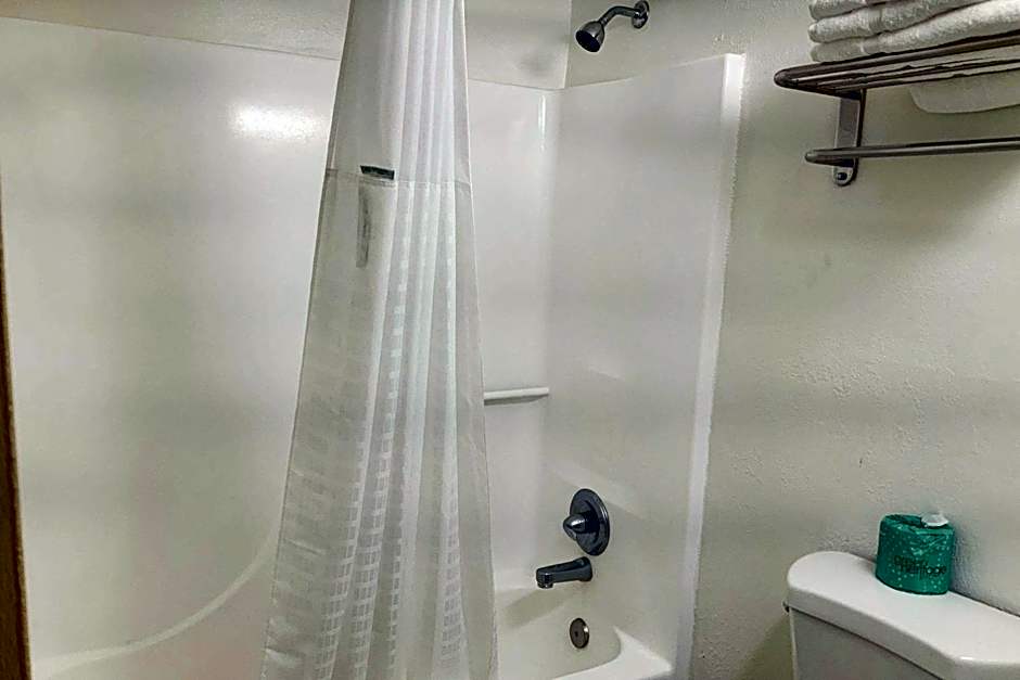 Days Inn by Wyndham Troy IL