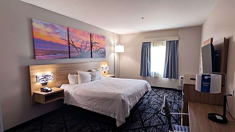 Days Inn & Suites by Wyndham Augusta Near Fort Eisenhower