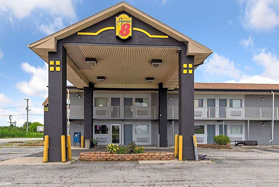 Super 8 by Wyndham Millbury/Toledo